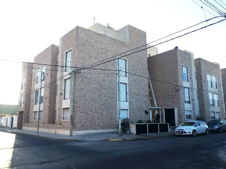 CHACABUCO 195, con cochera, esquina Leon Guruciaga — foto 3