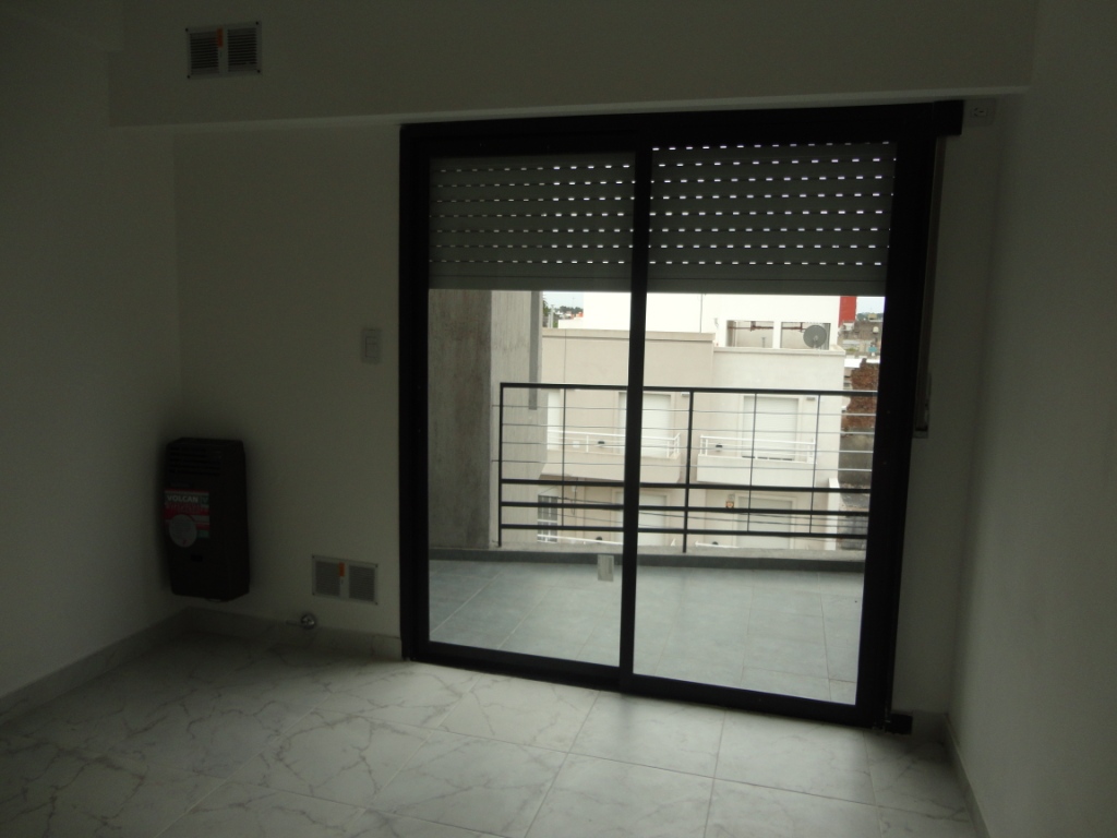 AMEGHINO 260 PISO 3 DEPTO C con cochera, entre Almafuerte y Bolívar — foto 2