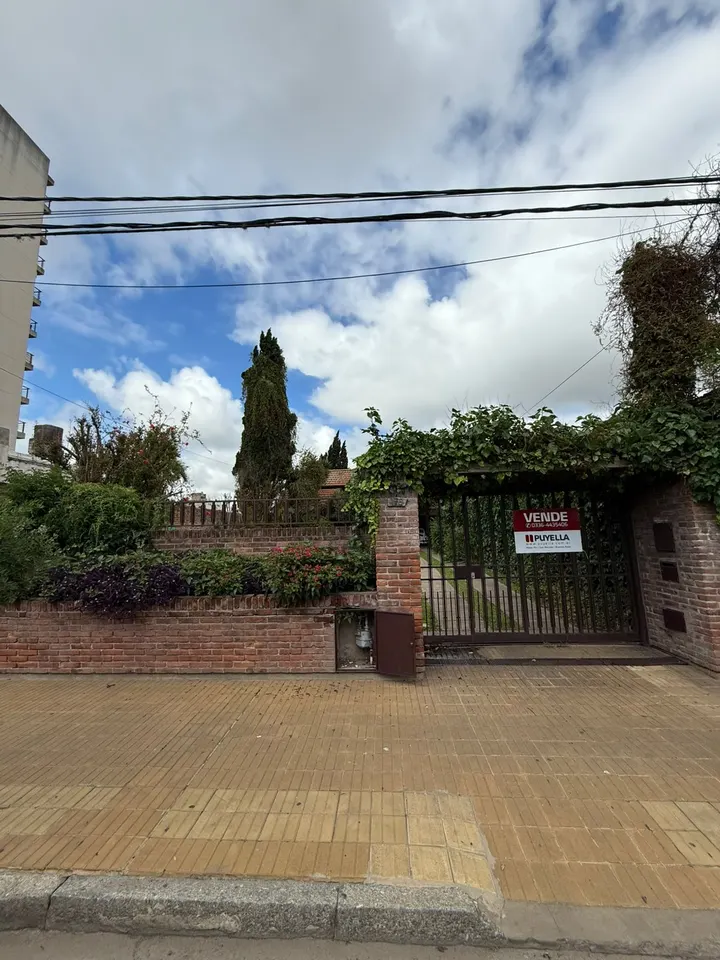 URQUIZA N° 173, CASA, ENTRE LEON GURUCIAGA Y LAVALLE