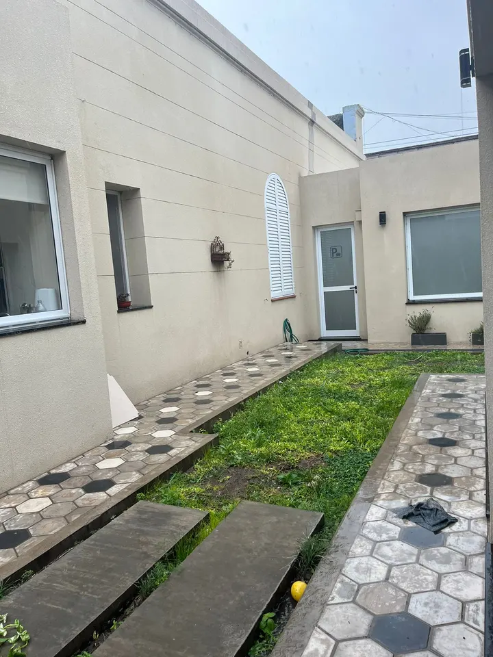 PELLEGRINI 386 - IMPECABLE ESTADO, CASA — foto 31