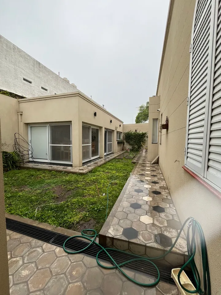 PELLEGRINI 386 - IMPECABLE ESTADO, CASA — foto 28