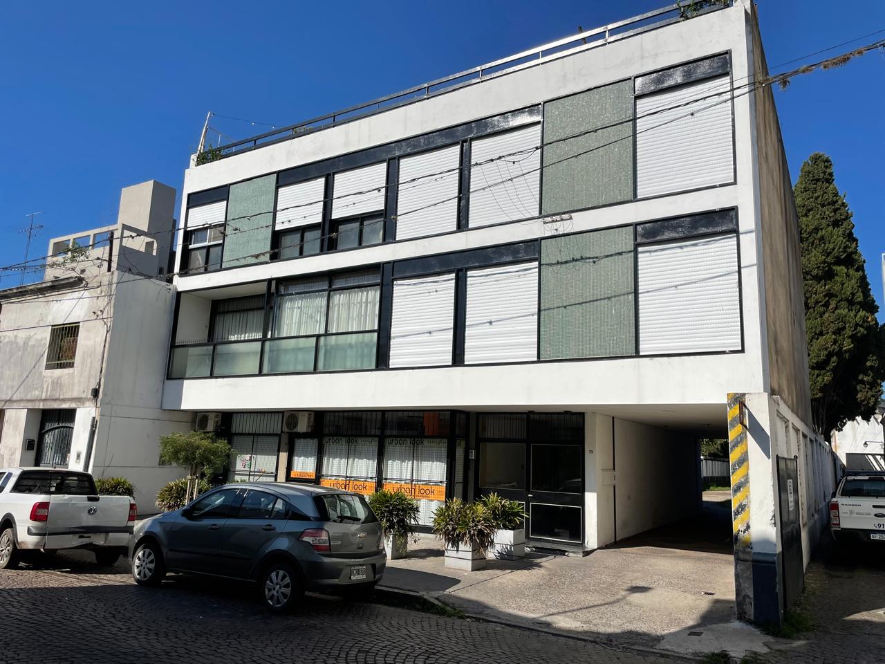RIVADAVIA 73, entre Pellegrini y Garibaldi — foto 32