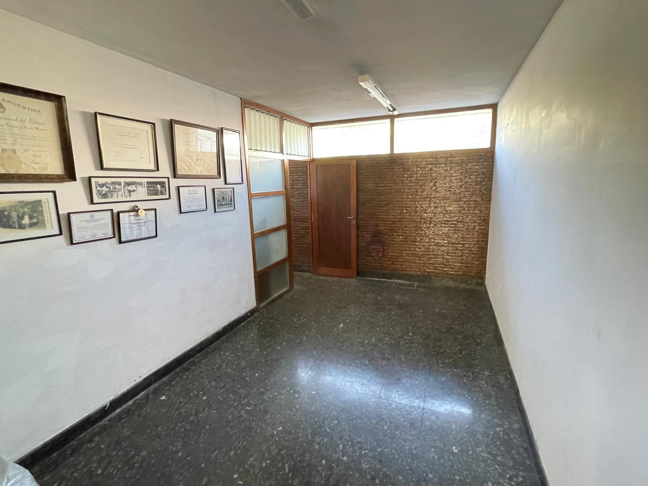RIVADAVIA 73, entre Pellegrini y Garibaldi — foto 17